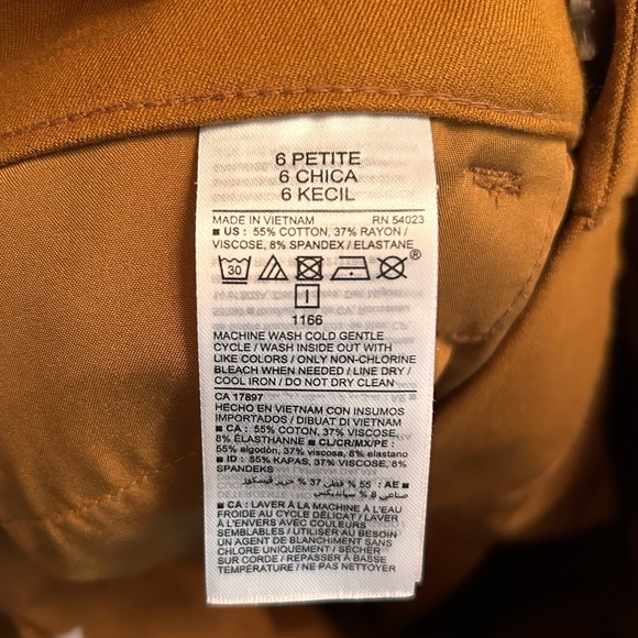 Old Navy Cropped Pixie Pant - Picture 4 of 4